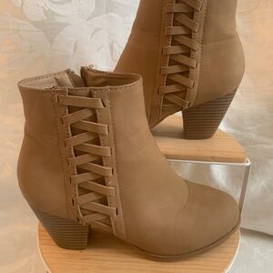 TOP Moda Brown Ankle Boots with Lace-Up Accent